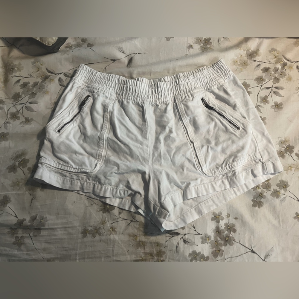 Aerie Pull on White Jean Shorts size Large with elastic waist